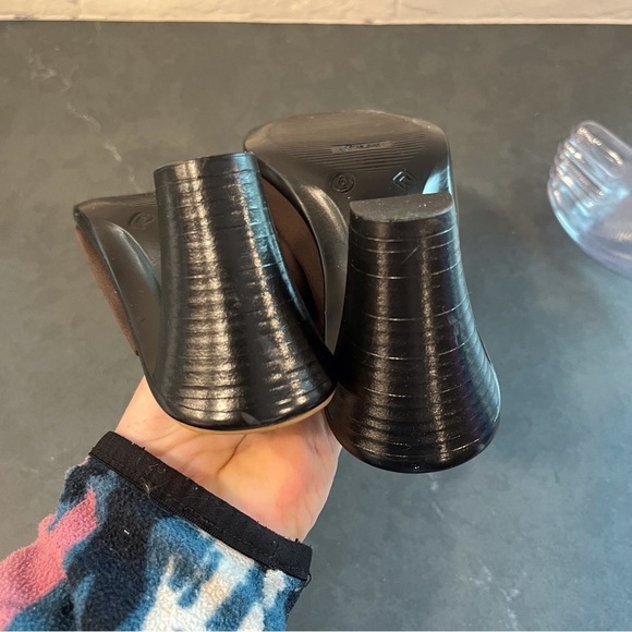 Onex sz 6 brown stretchy mules with crystal bling design - Picture 16 of 16